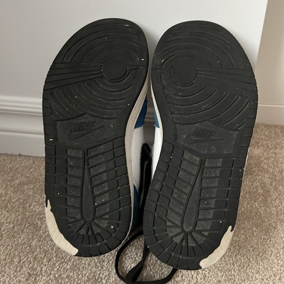 Nike shoes, grandeur junior US 5.5 - Picture 6 of 7